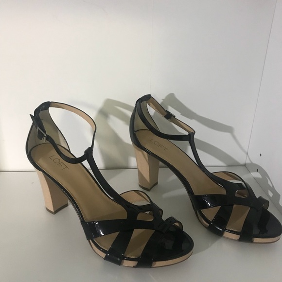 LOFT Shoes - LOFT black patent sandals w/blonde “wood” heel 11